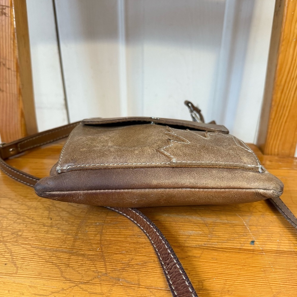 Roots Leather Trans Canada Maple Leaf Crossbody Bag Purse - Picture 4 of 8